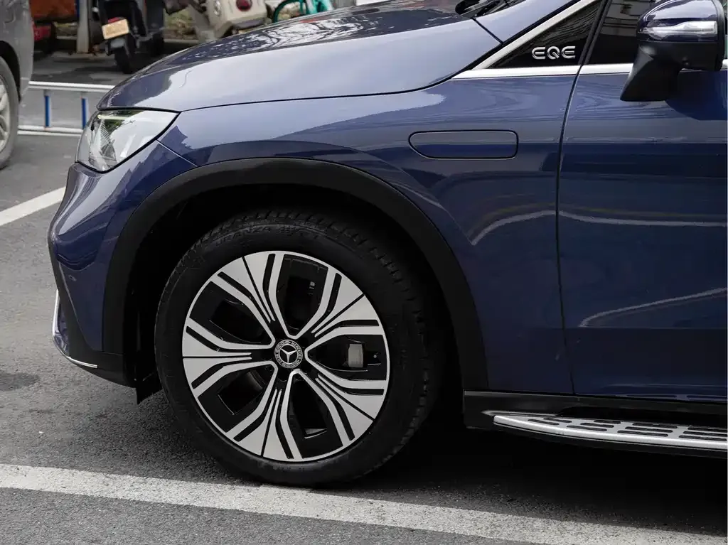 Mercedes-Benz EQE SUV — фото 4