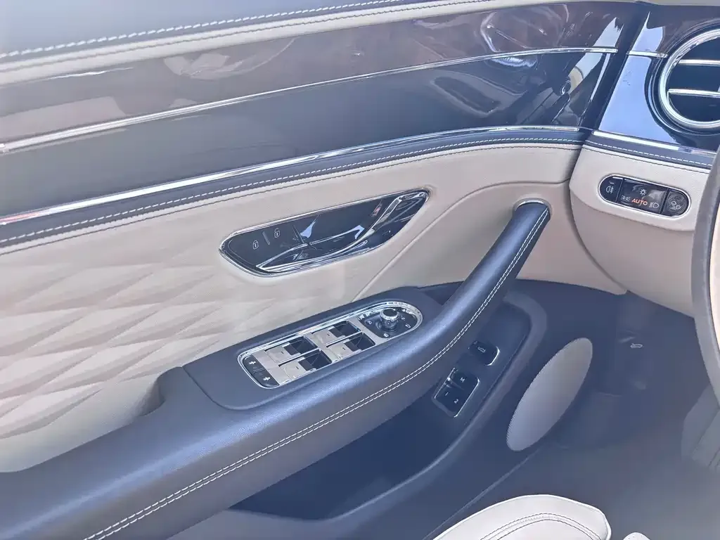 Bentley Flying Spur — фото 5
