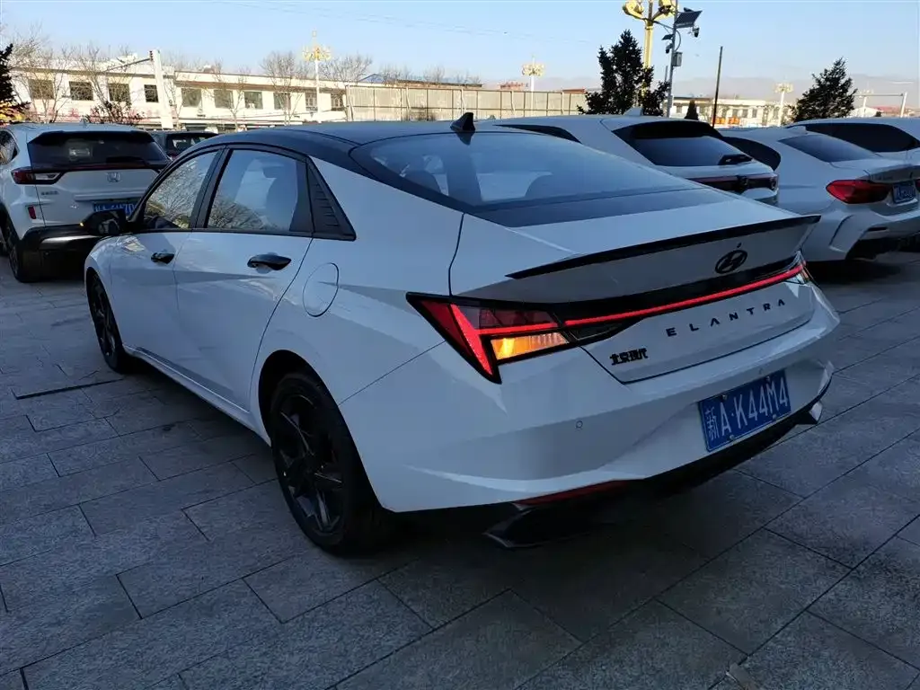 Hyundai Elantra — фото 7