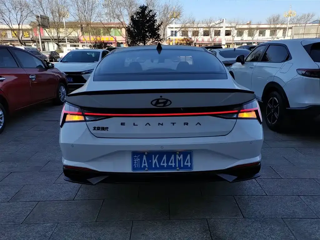 Hyundai Elantra — фото 10