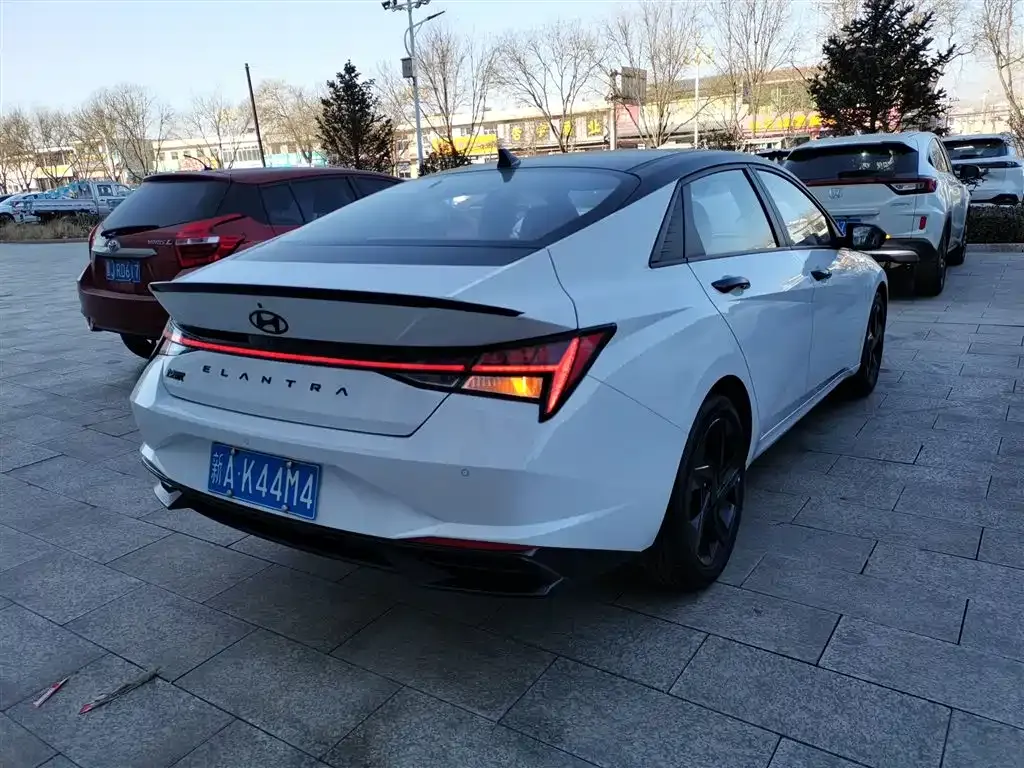 Hyundai Elantra — фото 4