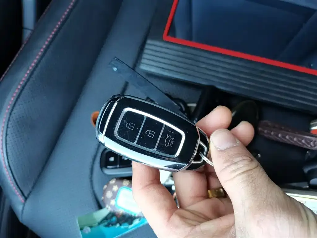 Hyundai Elantra — фото 3