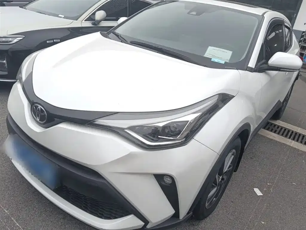 Toyota C-HR — фото 1