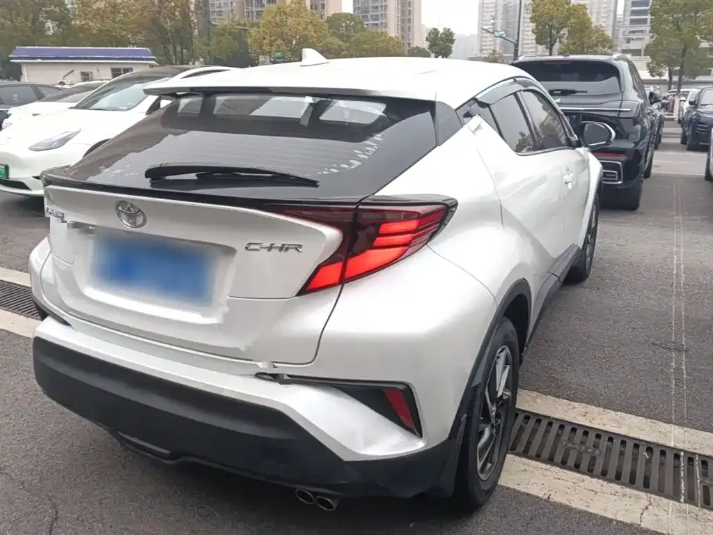 Toyota C-HR — фото 10