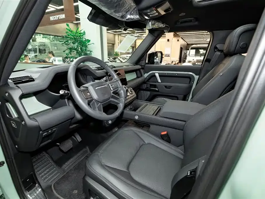 Land Rover Defender — фото 10