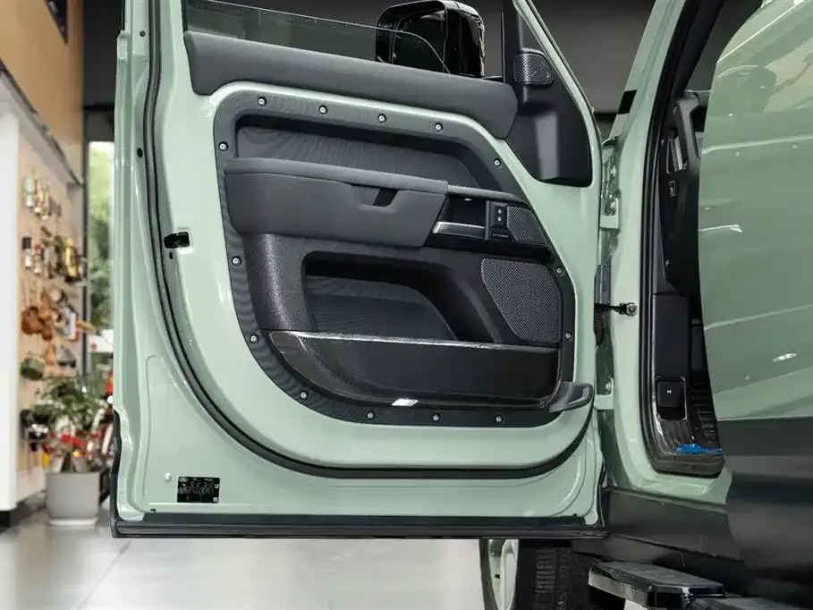 Land Rover Defender — фото 2