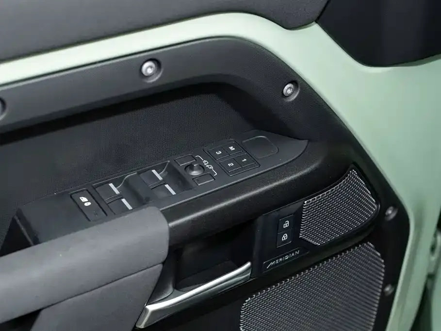 Land Rover Defender — фото 3