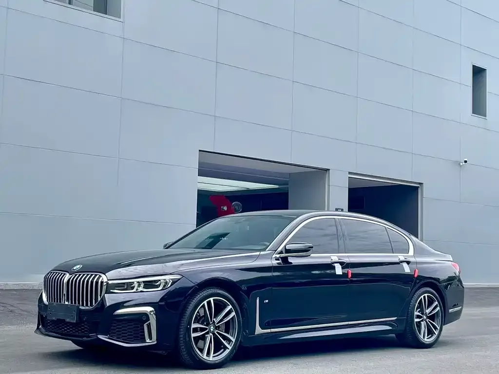 BMW 7 Series — фото 1