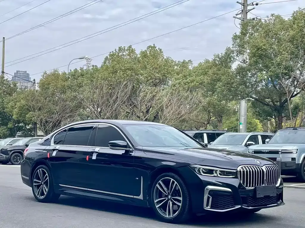 BMW 7 Series — фото 10