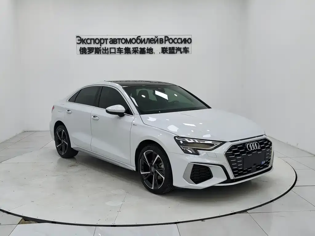 Audi A3 — фото 1