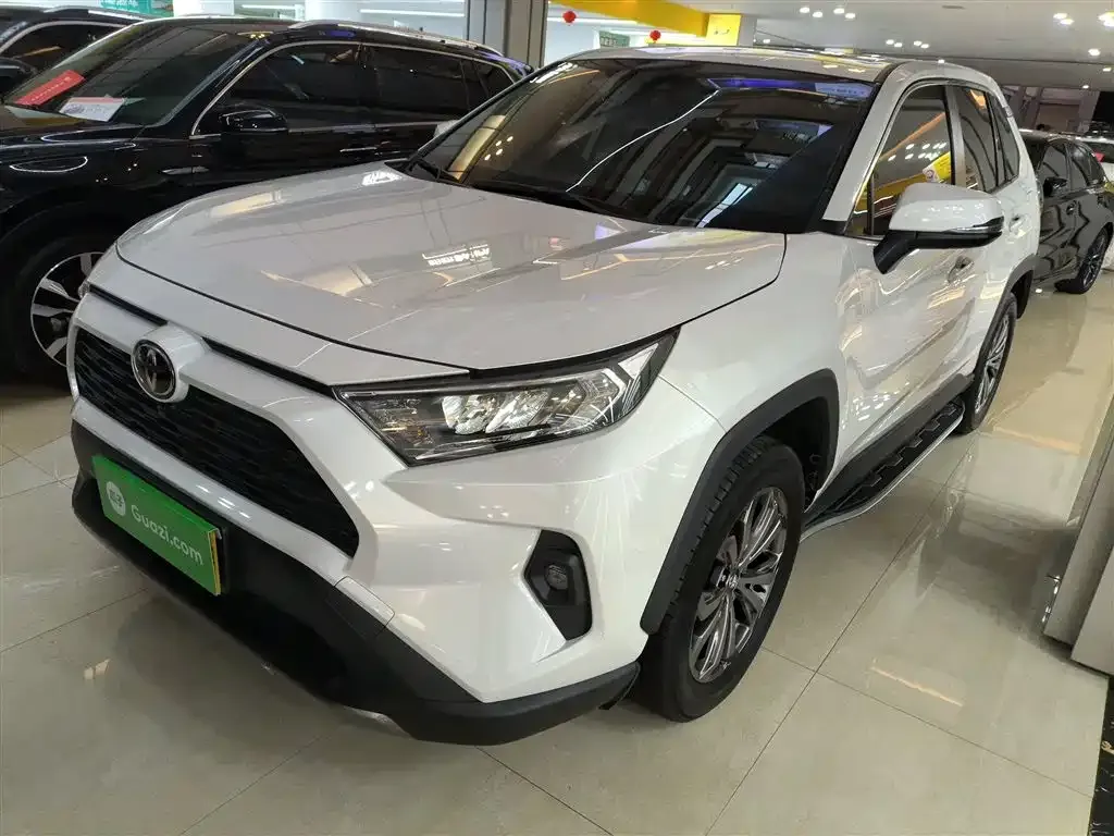 Toyota RAV4 — фото 1