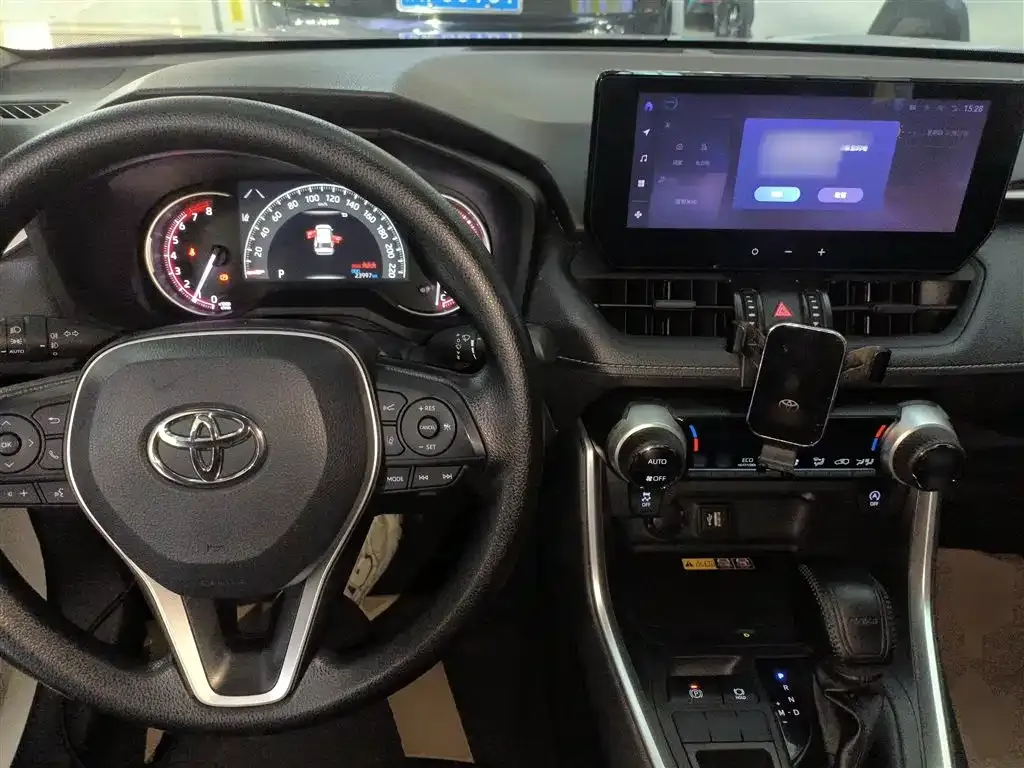 Toyota RAV4 — фото 9