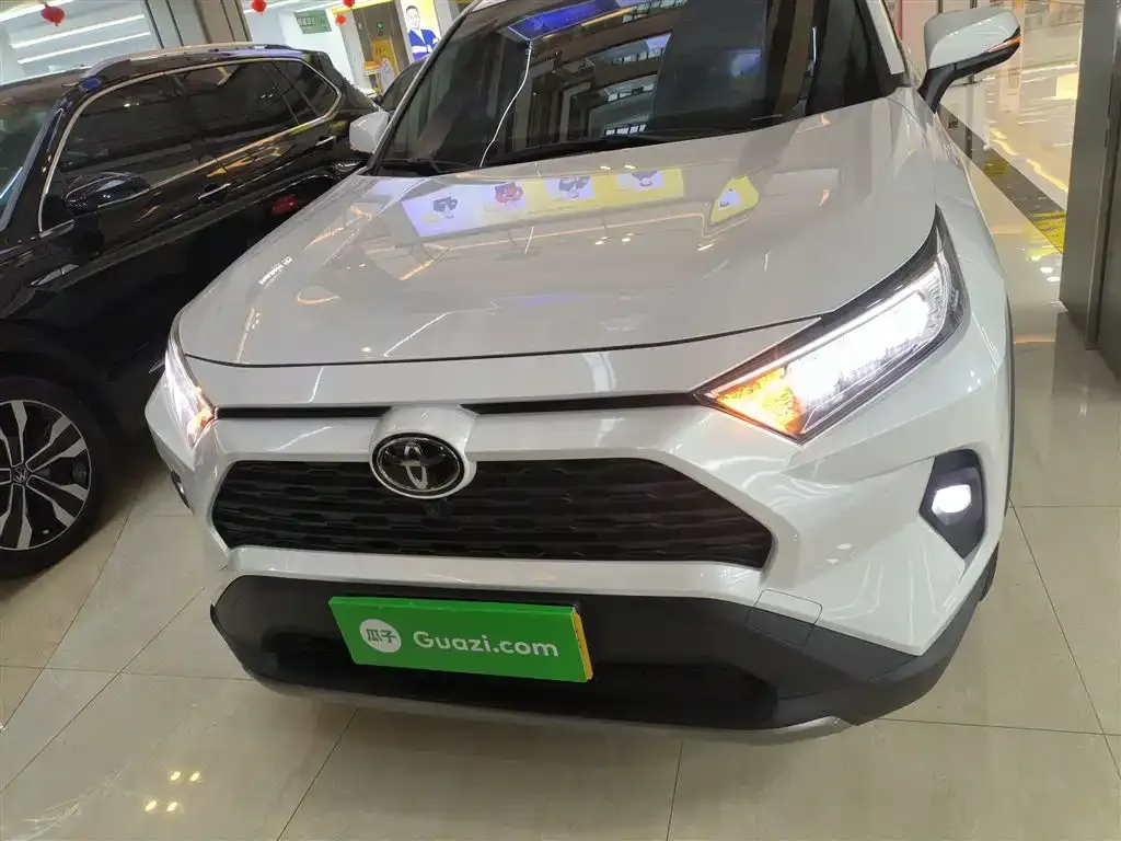 Toyota RAV4 — фото 2