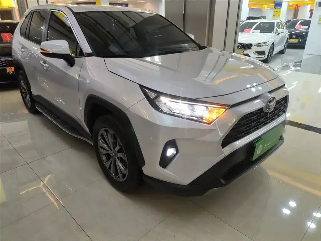 Toyota RAV4 — фото 4