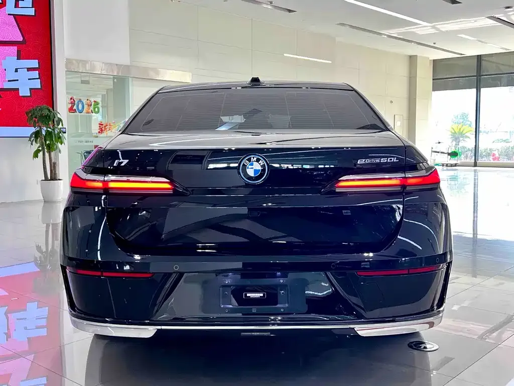 BMW i7 — фото 3