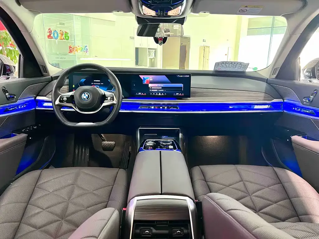 BMW i7 — фото 7