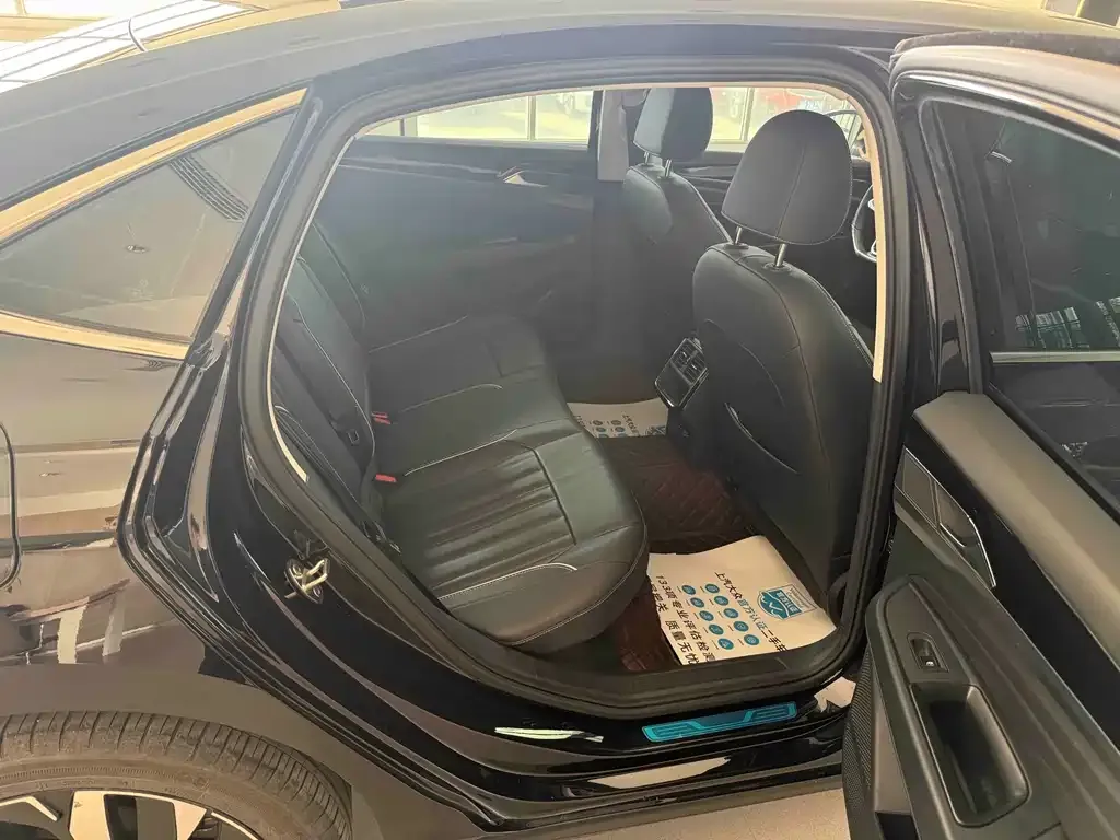 Volkswagen Passat — фото 10