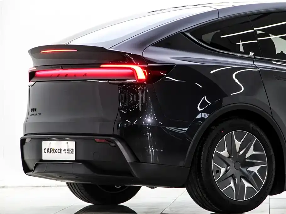 Tesla Model Y L — фото 10