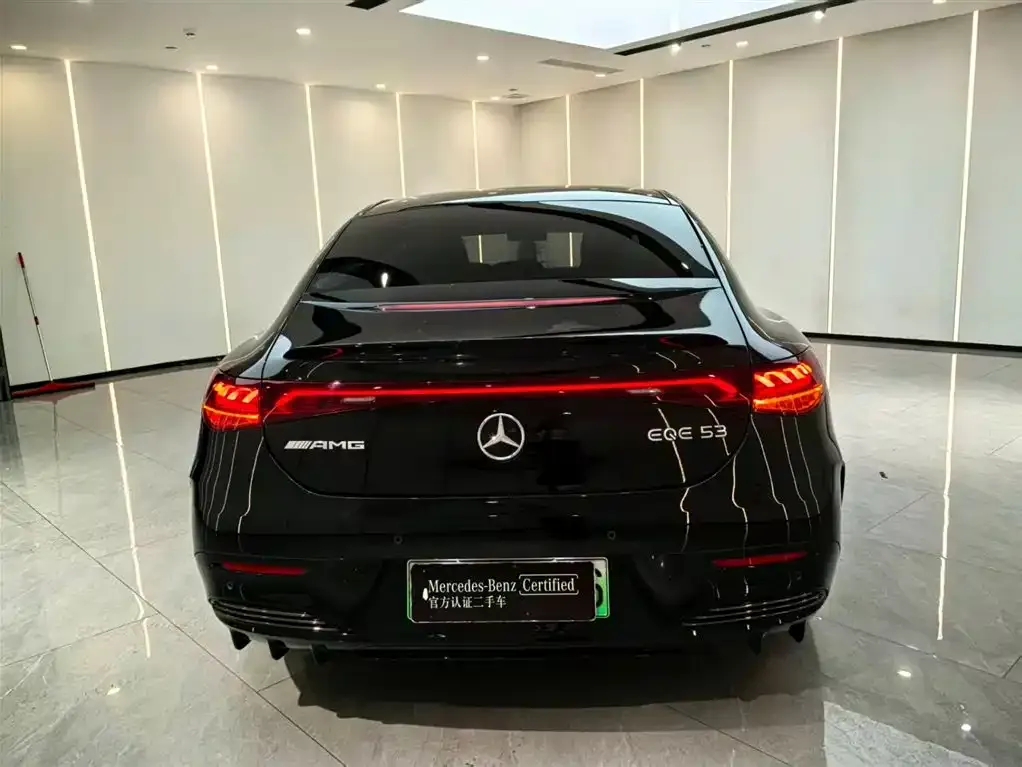 Mercedes-Benz EQE AMG — фото 5