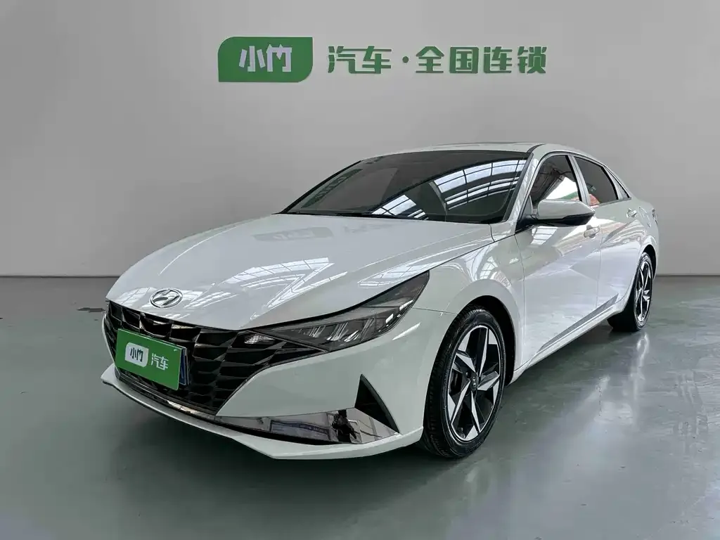 Hyundai Elantra — фото 1