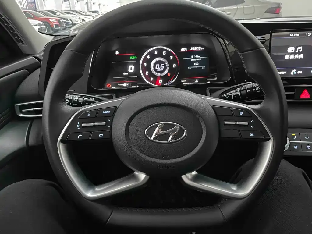 Hyundai Elantra — фото 8