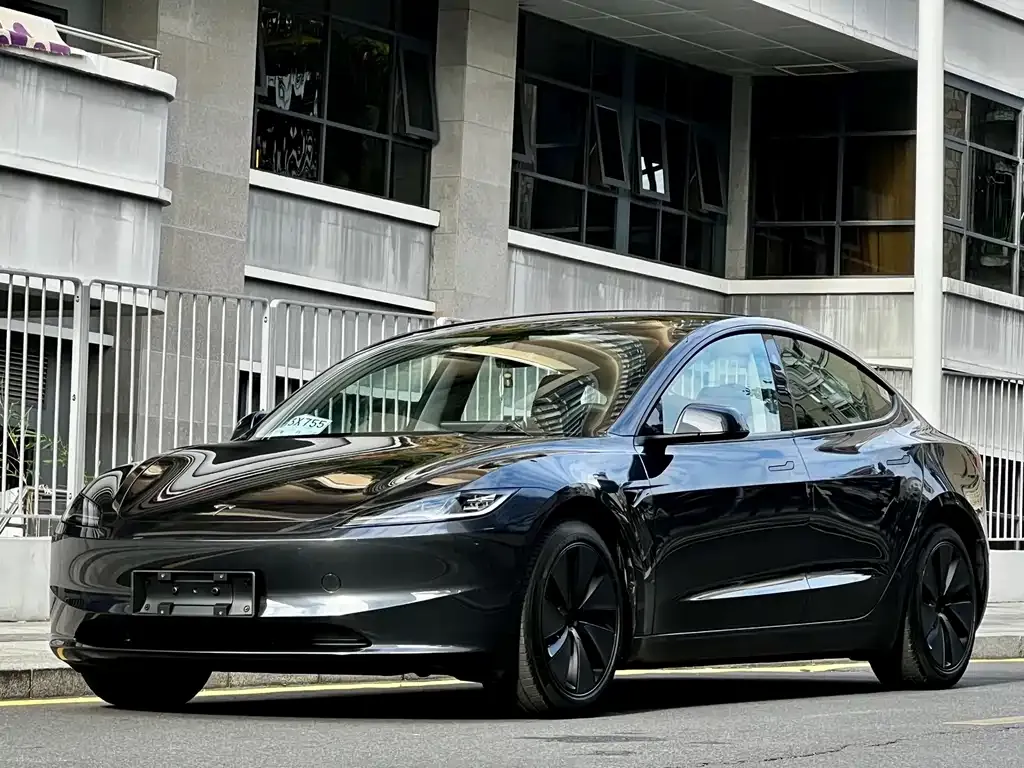 Tesla Model 3 — фото 1