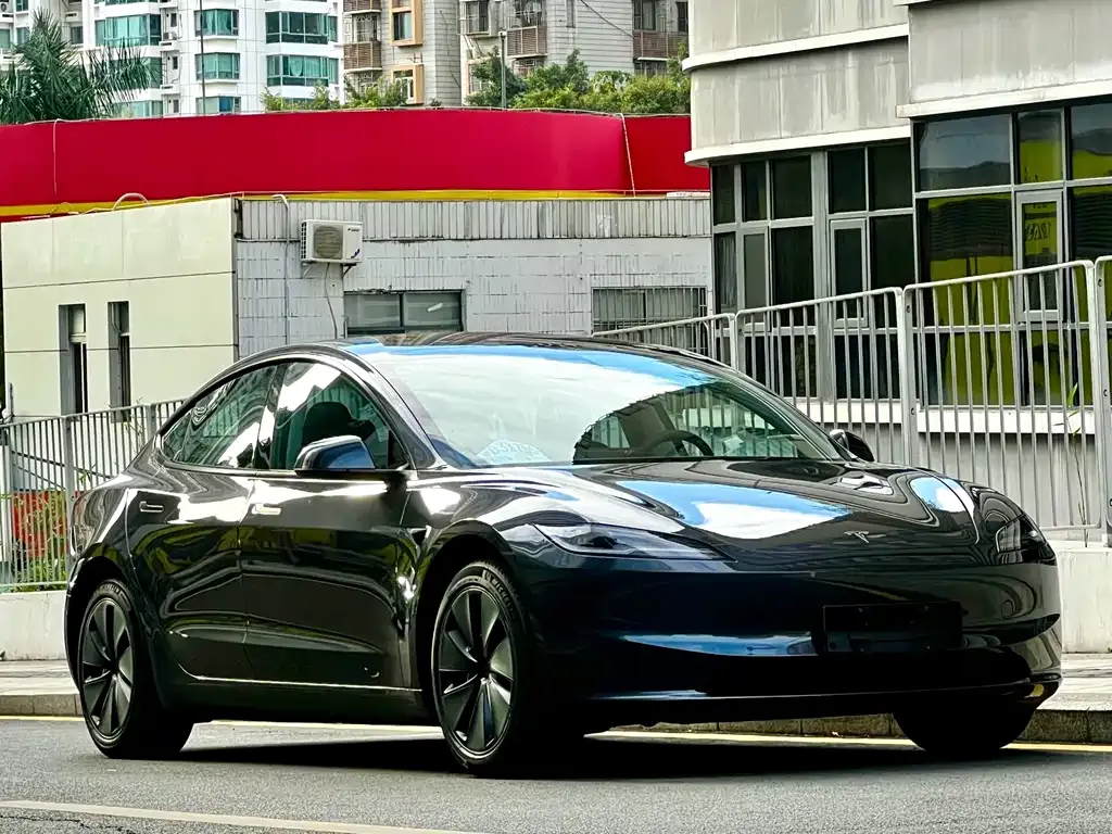 Tesla Model 3 — фото 5