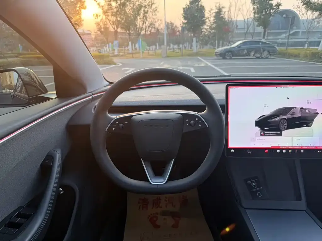 Tesla Model 3 — фото 10