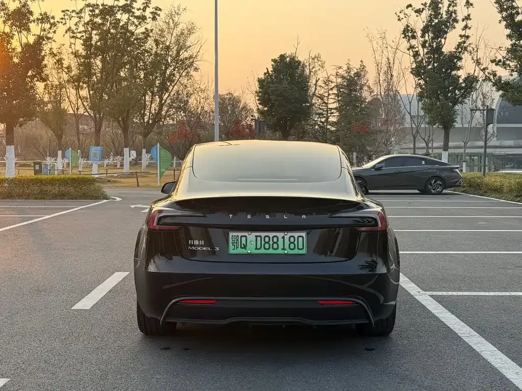 Tesla Model 3 — фото 2