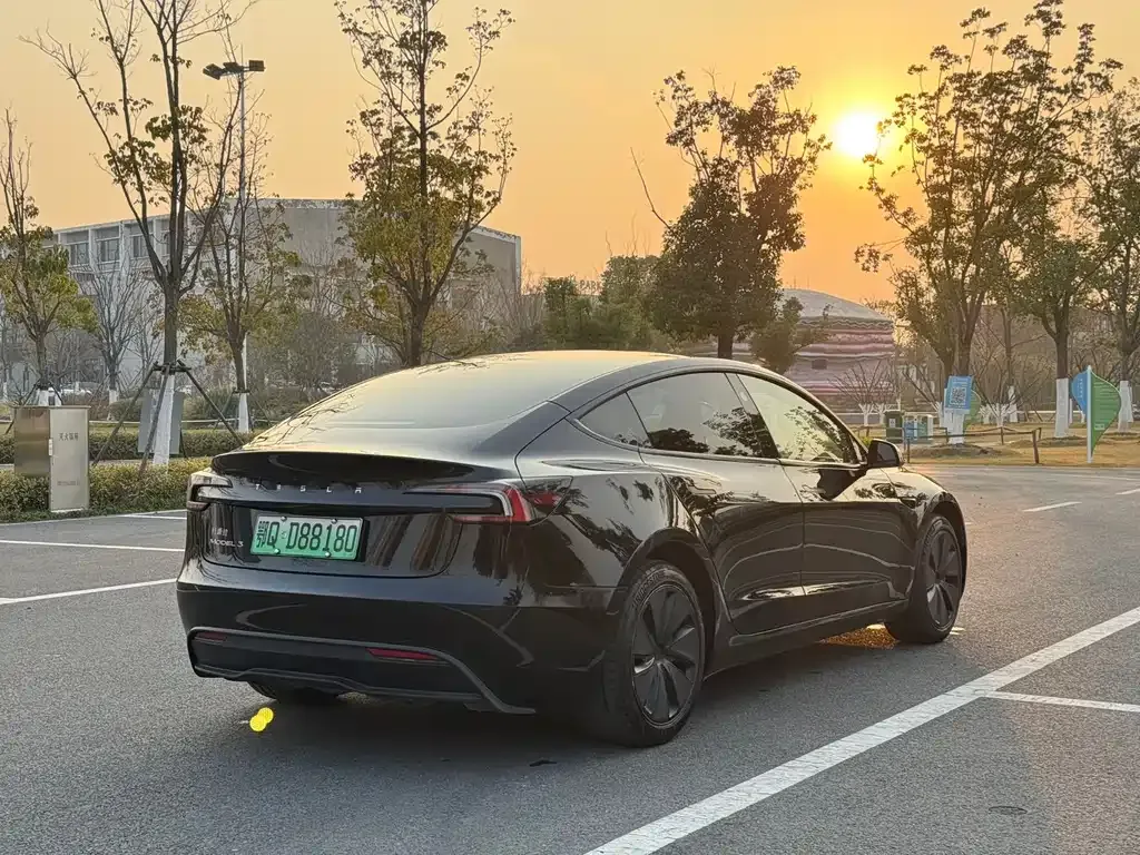 Tesla Model 3 — фото 3