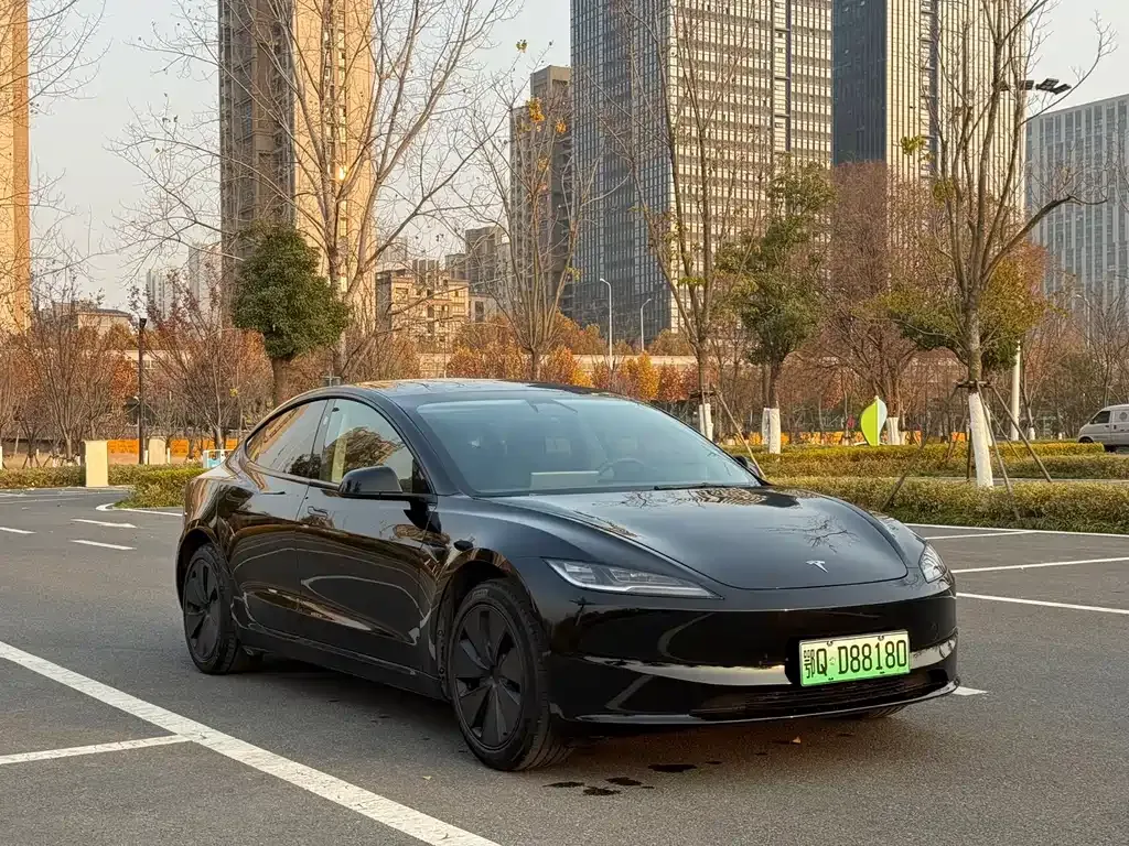 Tesla Model 3 — фото 4