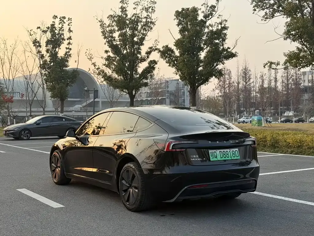 Tesla Model 3 — фото 6