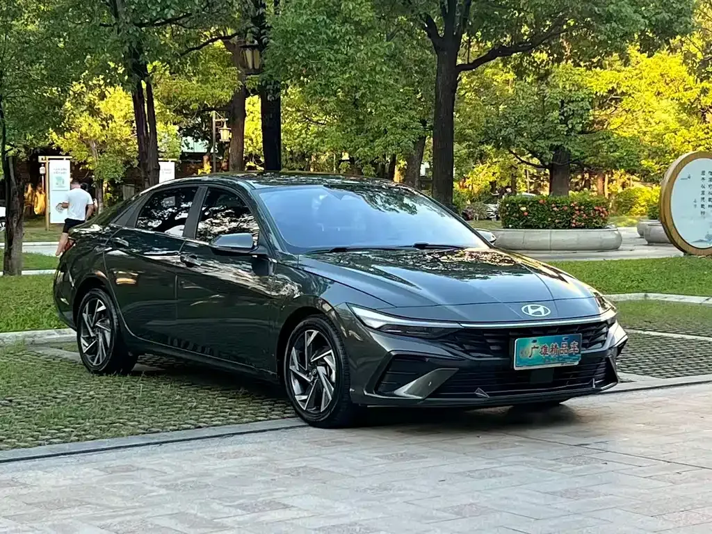 Hyundai Elantra — фото 3
