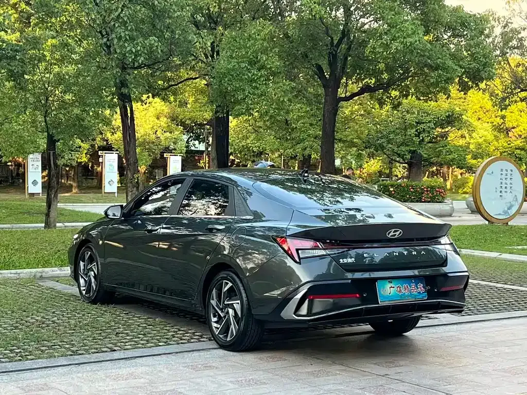 Hyundai Elantra — фото 4