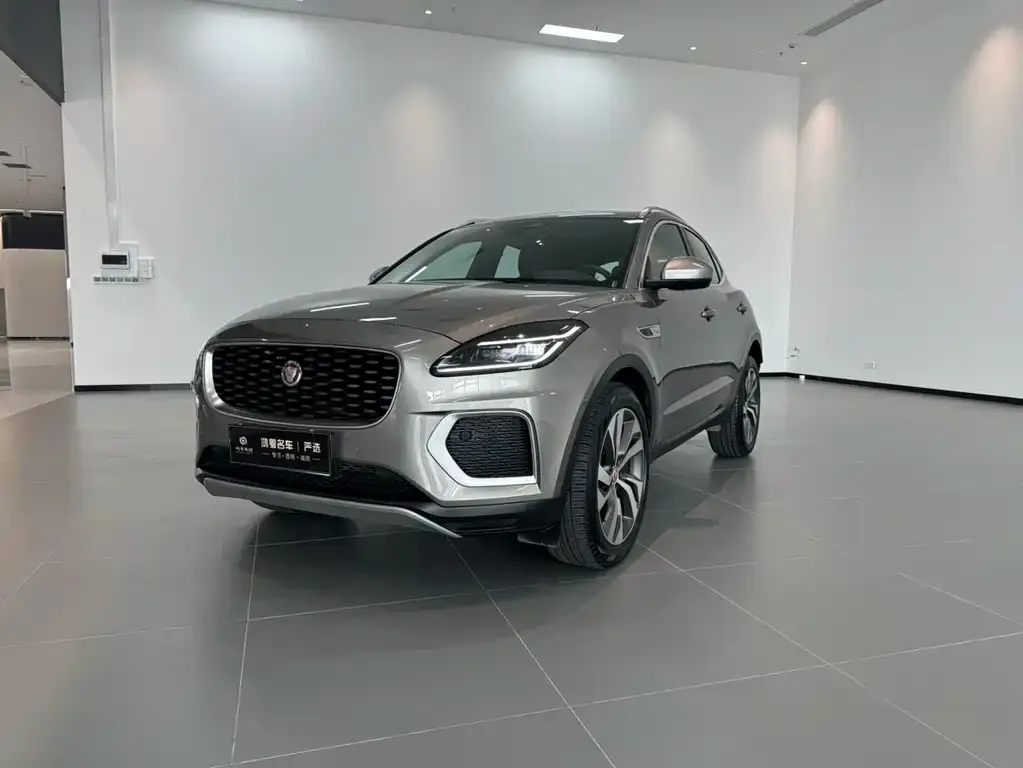 Jaguar E-PACE — фото 1