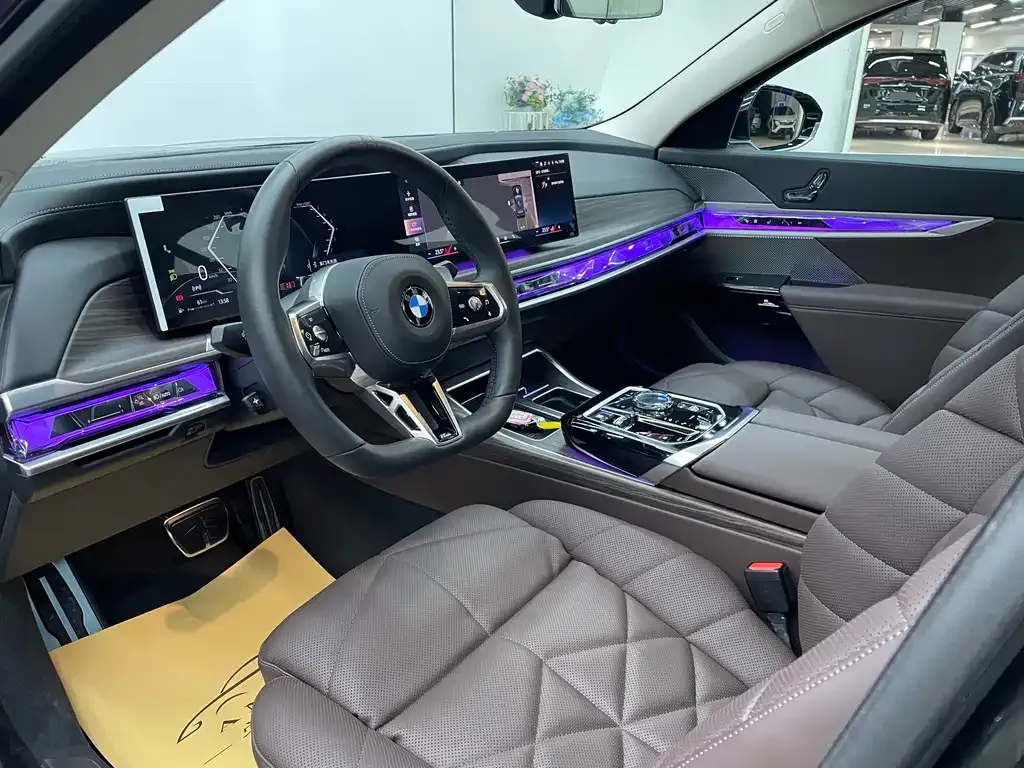 BMW 7 Series — фото 10