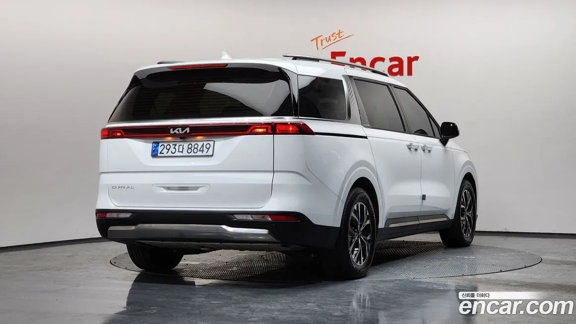 Kia Carnival — фото 4