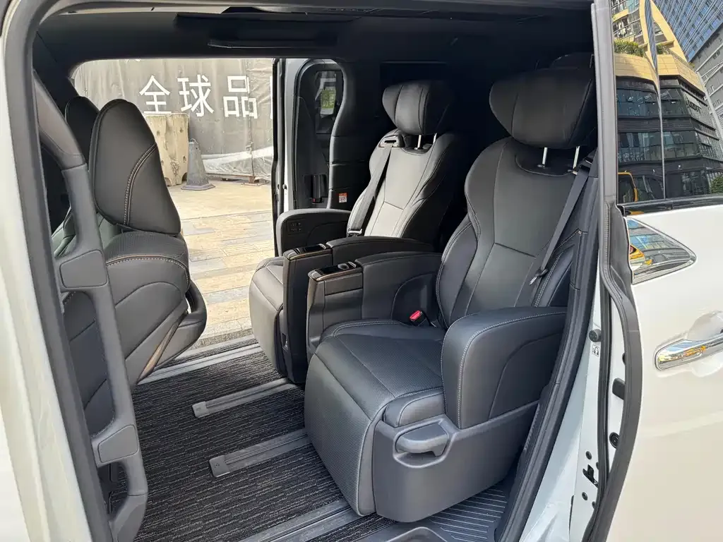 Toyota Alphard — фото 7