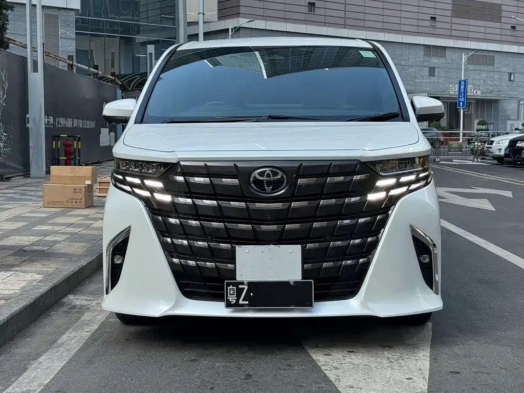 Toyota Alphard — фото 4