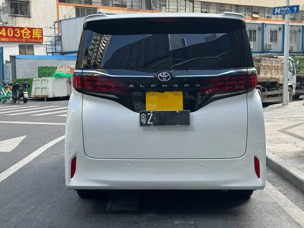 Toyota Alphard — фото 3