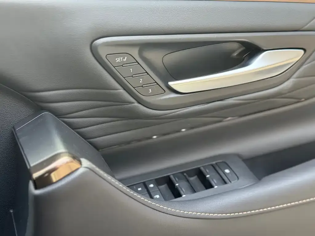 Toyota Alphard — фото 6