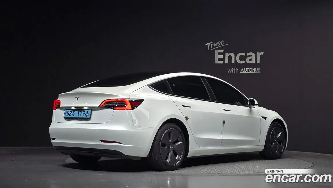 Tesla Model 3 — фото 2