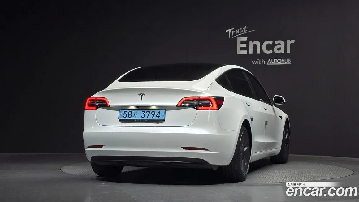 Tesla Model 3 — фото 4