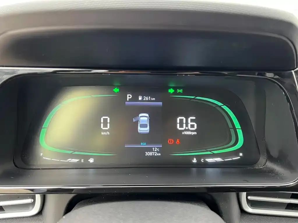 Hyundai Elantra — фото 2
