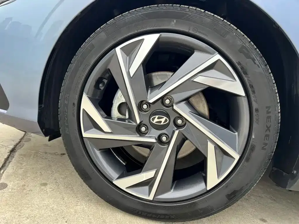 Hyundai Elantra — фото 5