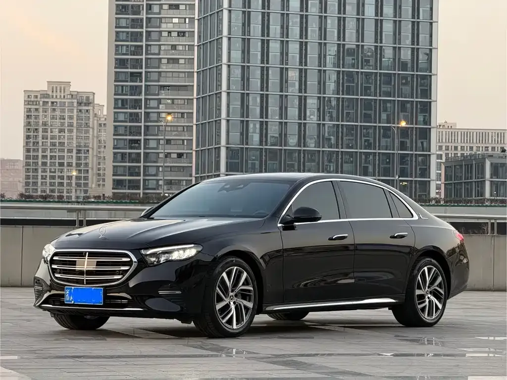 Mercedes-Benz E-Class — фото 1
