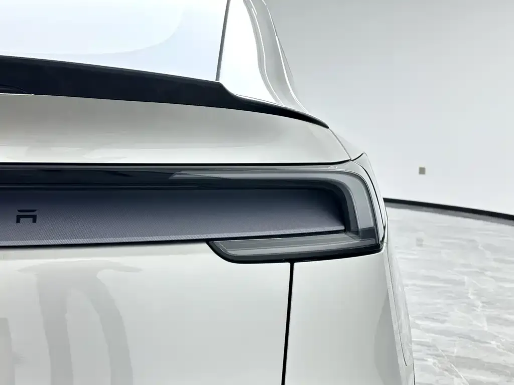 Tesla Model Y L — фото 6
