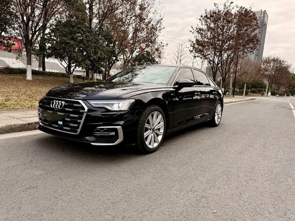 Audi A6L — фото 1