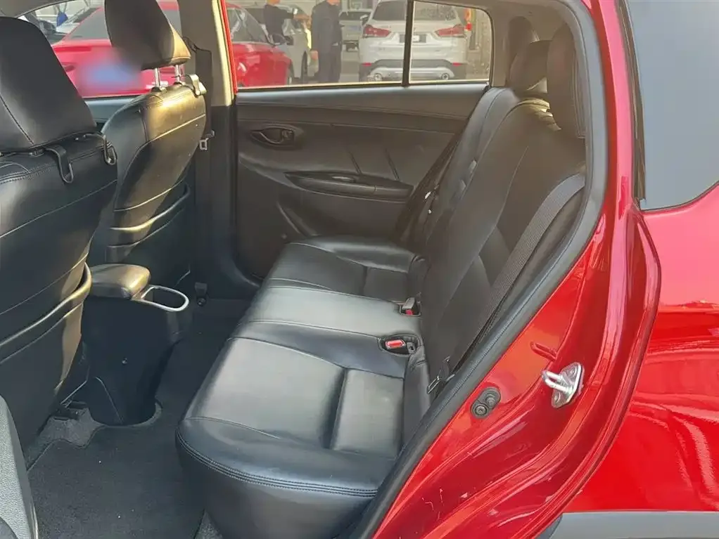 Toyota Yaris L — фото 8