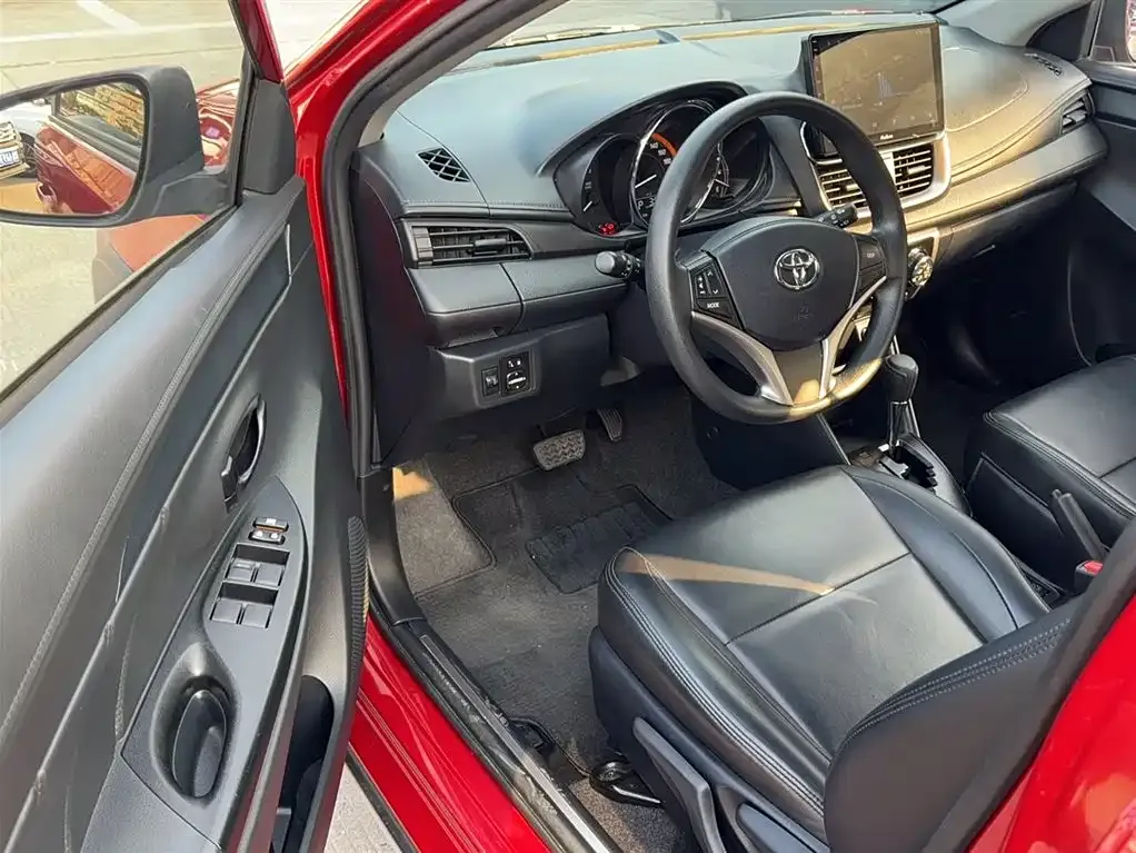 Toyota Yaris L — фото 9